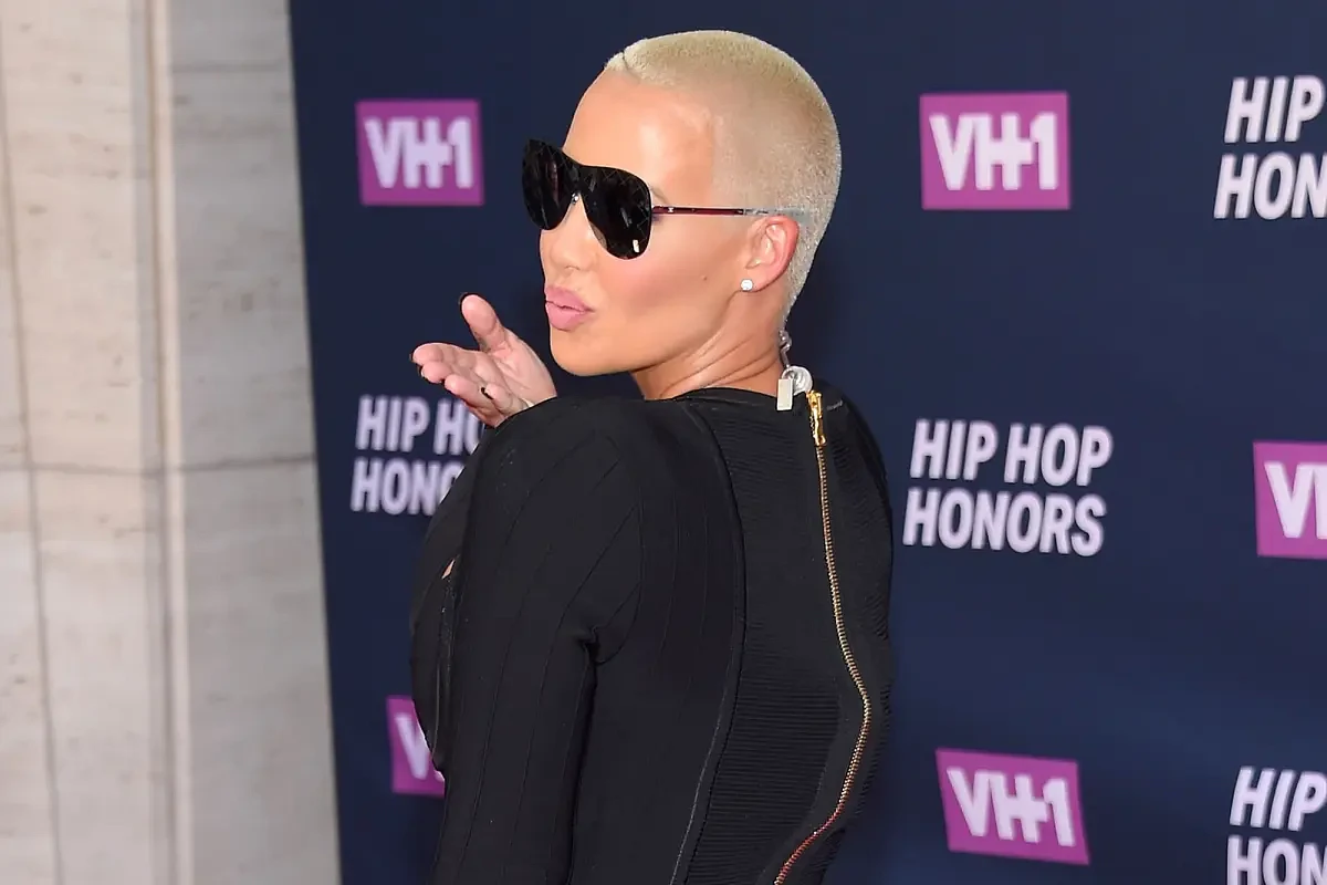 Amber Rose shows off her derrière in pink lace while promoting OnlyFans account