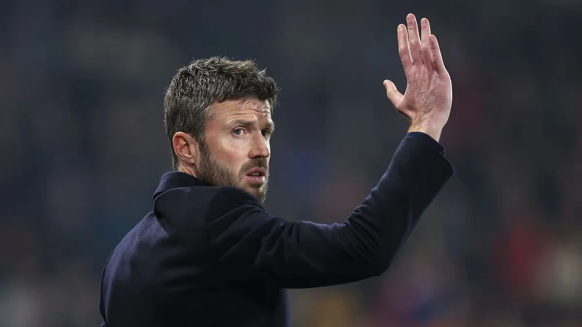 Michael Carrick only has one rival left for Man Utd job as world-class boss drops out