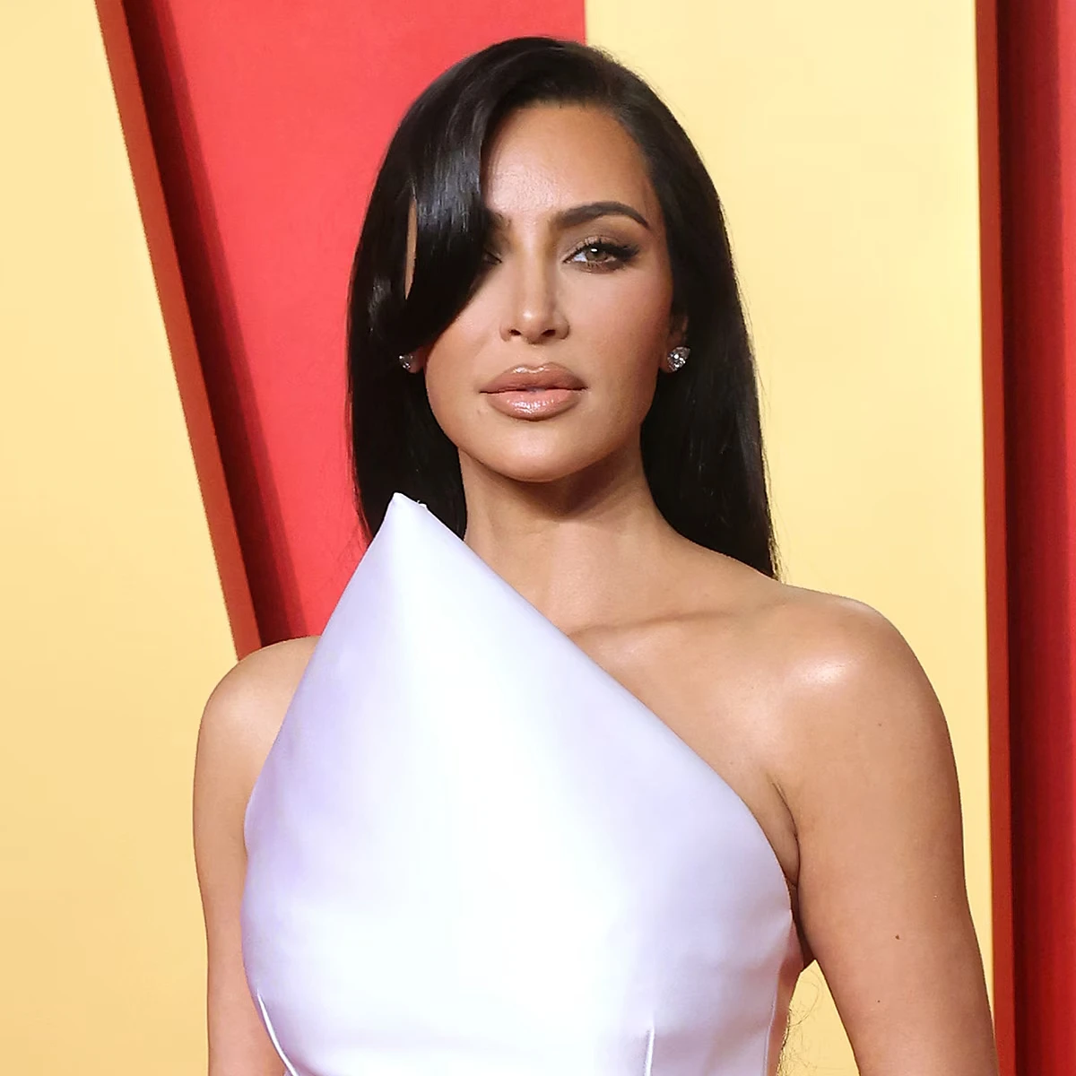 Kim Kardashian Shares Esophagitis Diagnosis Related to Dad Robert Kardashian's Fatal Cancer