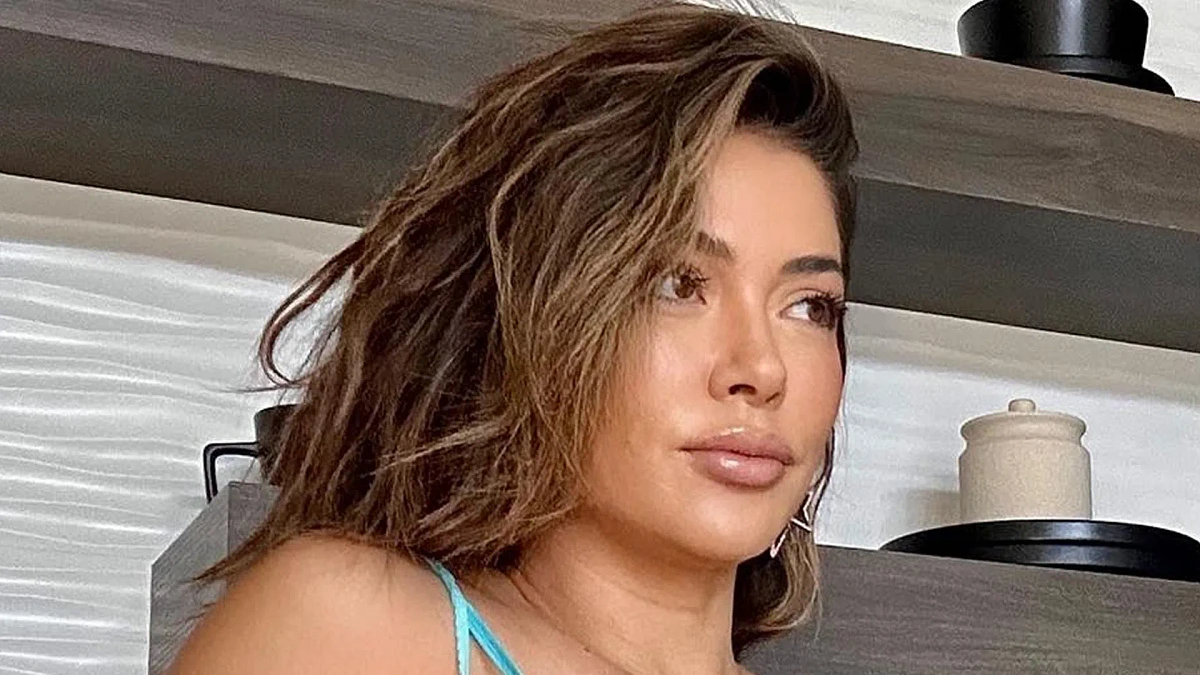 Arianny Celeste sends fans wild in blue lingerie as they say 'amazing as always'