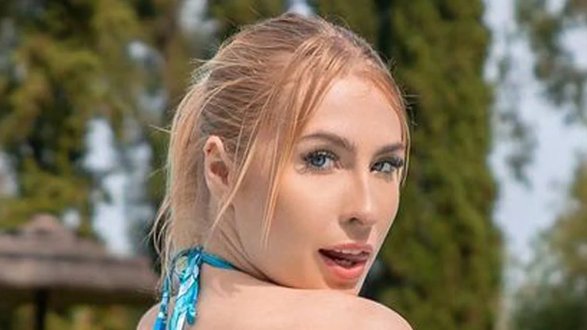 Astrid Wett asks fans ‘fancy some cake?’ as she poses for VERY cheeky bum pic in swimming pool