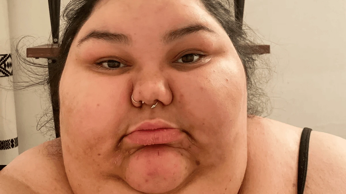 Woman shows off incredible 30 stone weight loss after making simple tweaks following cancer scare