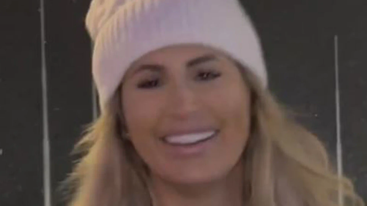 Karin Hart stuns in figure-hugging outfit as she crushes golf ball