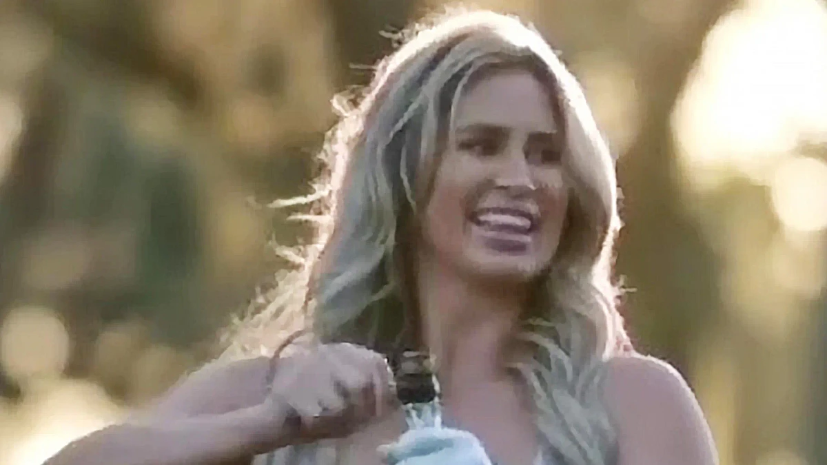 Paige Spiranac rival Karin Hart displays hidden talent on course as fans love golf influencer's outfit choice