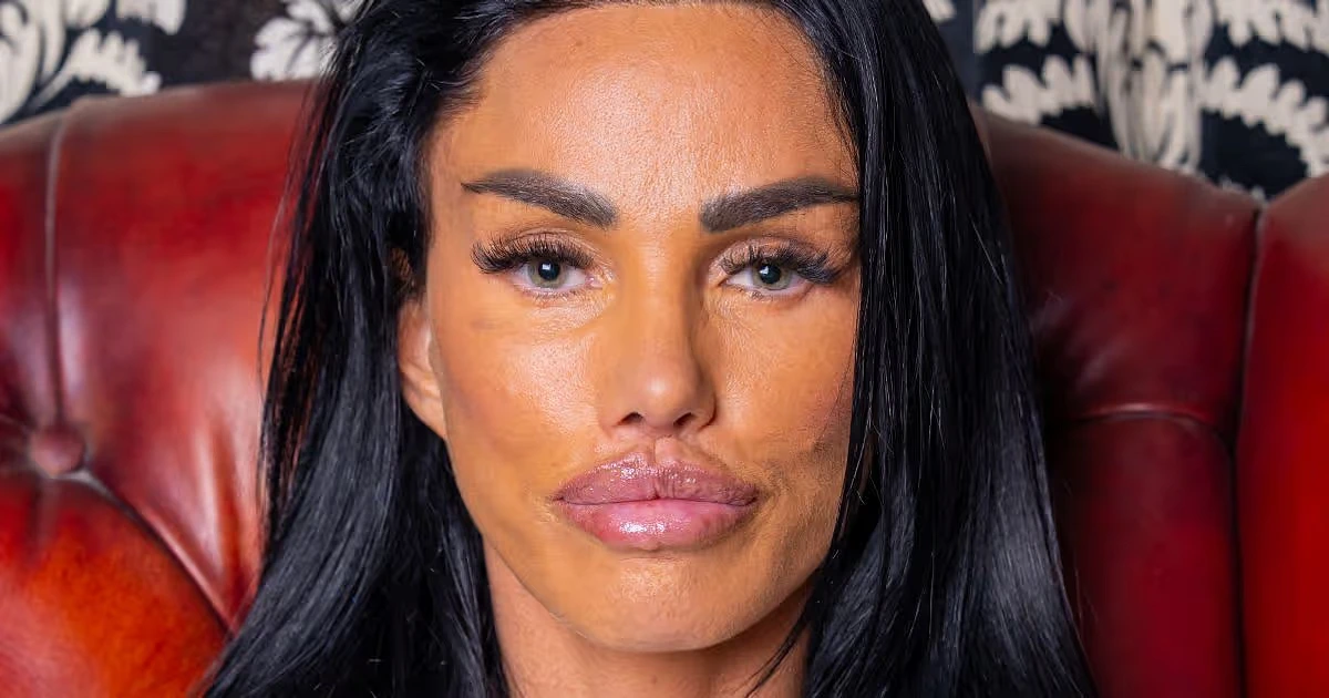 Katie Price poses fully naked in raunchy photo just hours after scary hospital dash