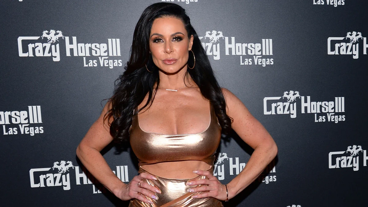 Porn star Kendra Lust weighs in on Ebanie Bridges' next fight by slamming Aussie's opponent for sex-shaming