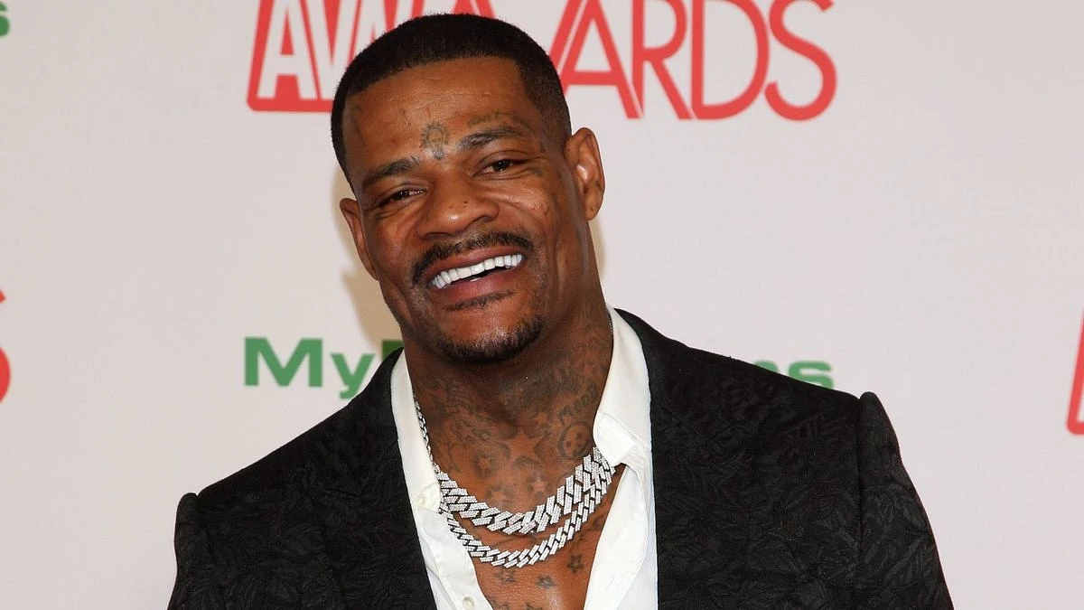 Man who slept with influencer's wife explains real reason they're fighting each other