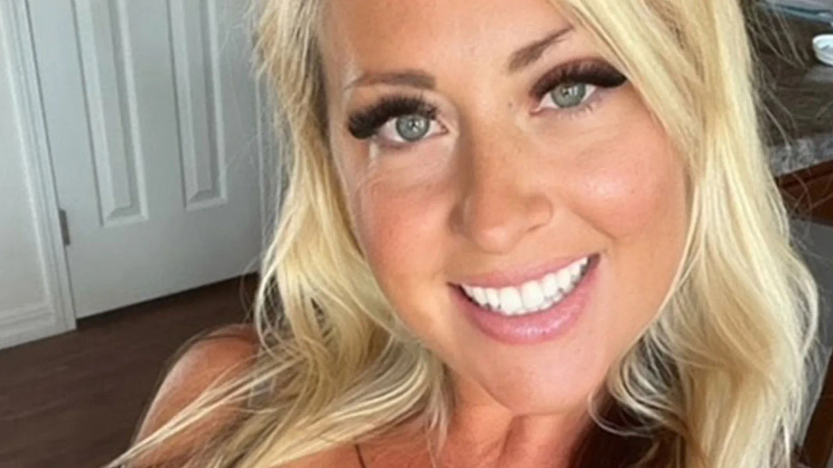 I make £95k a month helping women embrace their bodies - my family hate it