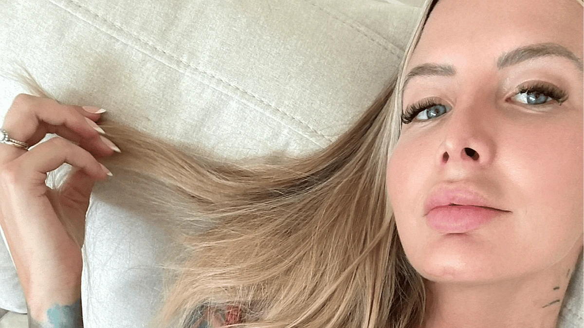Adult star with two vaginas reveals how she uses them differently