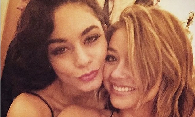 Sarah Hyland gushes about Vanessa Hudgens and shares a selfie of the pair
