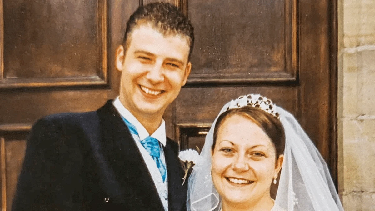 Man texted random number 'hello' more than 27 years ago and ended up meeting his wife