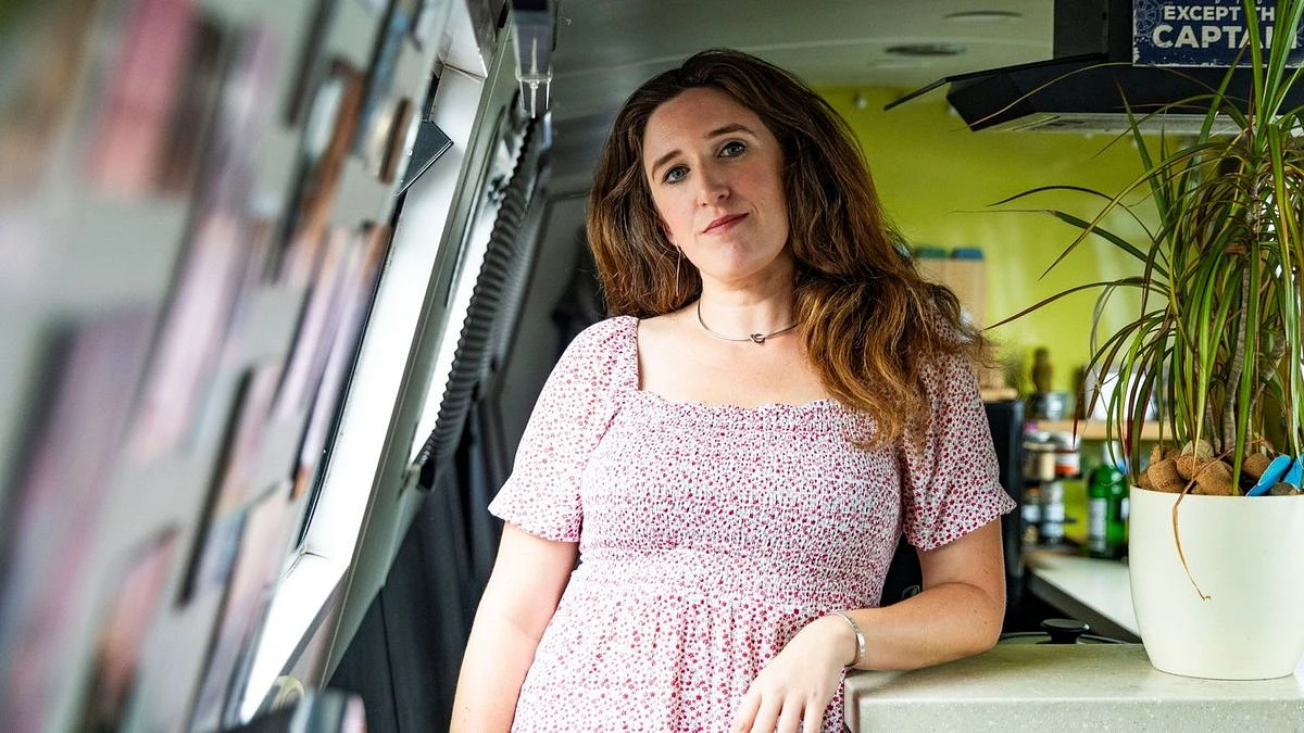 Teacher turned 'sugar baby' explains reality of how she earns £3,000 a month