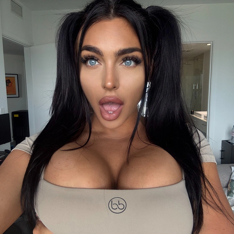 EMILY #1 RATED BOOTY ON ONLYFANS🏆