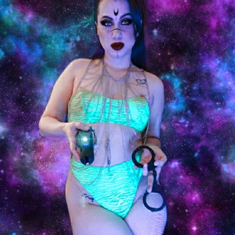 HollyGraphix Goddess Giantess Keyholder