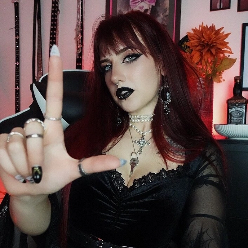 IVY FOX - big booty, gothic dominatrix 🦊