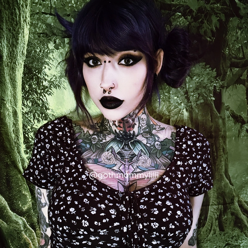 Goth M0mmy Lilli