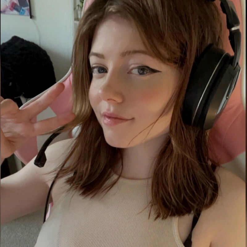 Rylie Rowan Premium