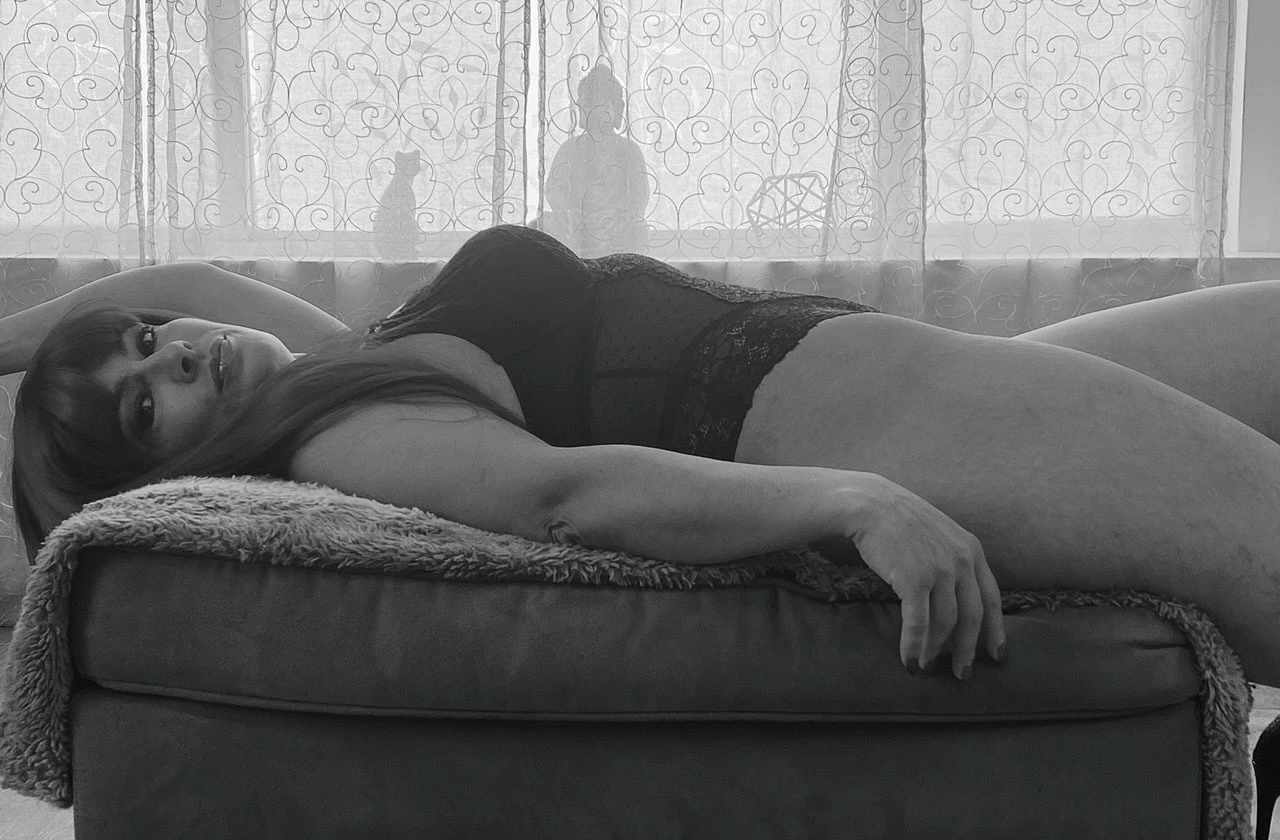 Bella Devine banner