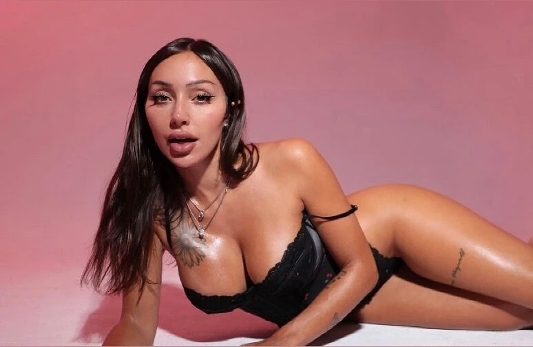 sisi rose banner