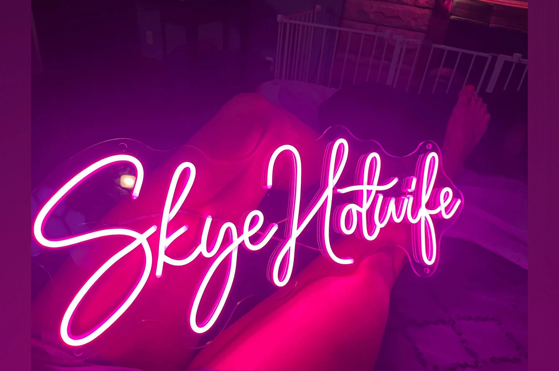 Skye_hotwife banner